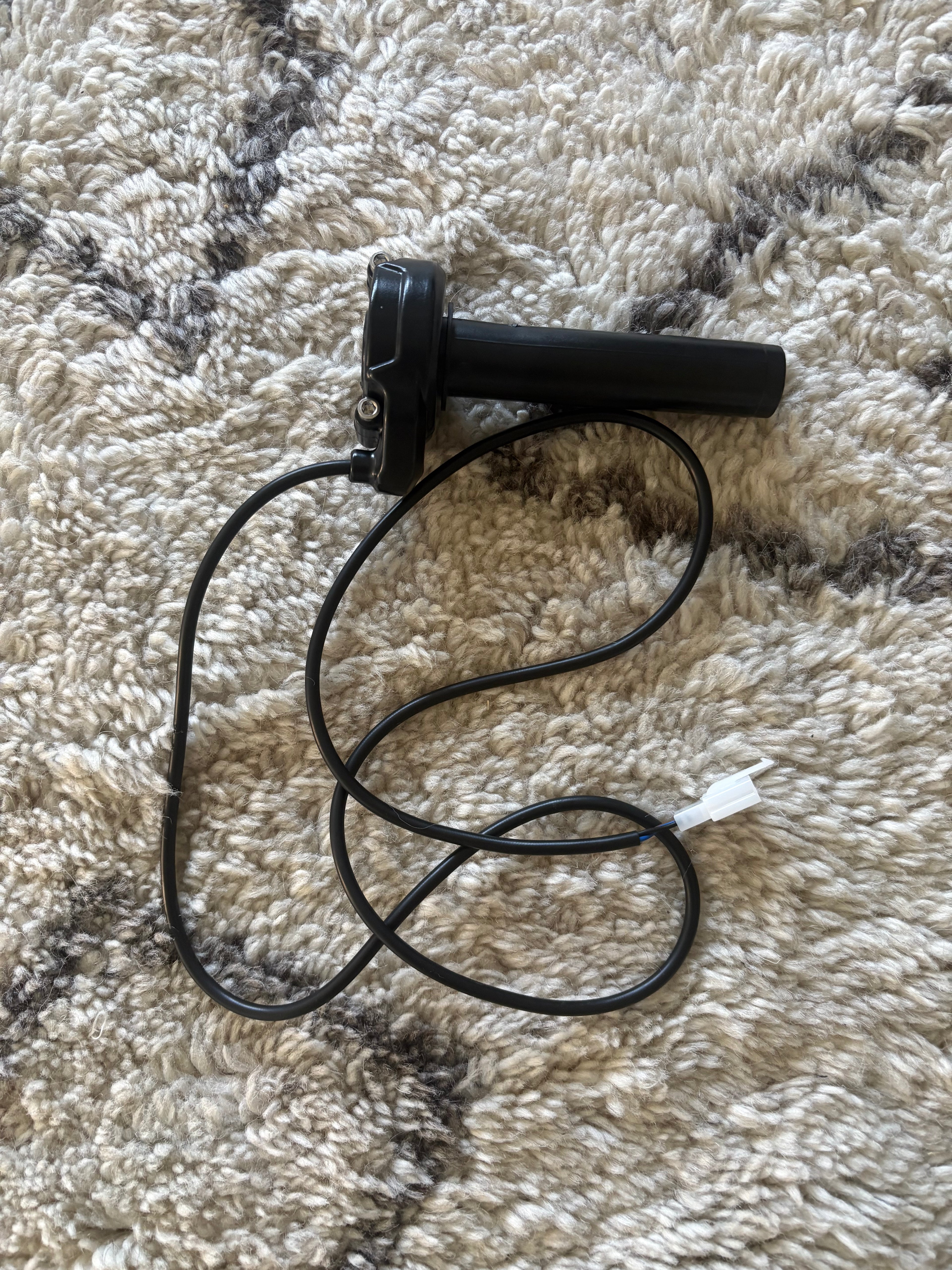 Plug and Play Surron Throttle for Fardriver Controllers